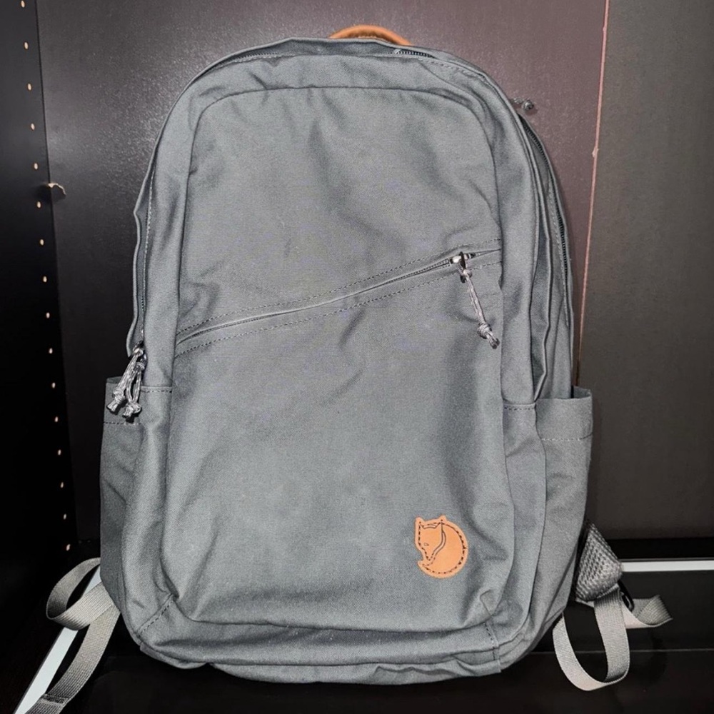 Fjallraven Raven 28L Backpack in Basalt Gray